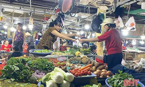 Nguồn cung ổn định, giá rau xanh tại Hà Tĩnh 'hạ nhiệt'